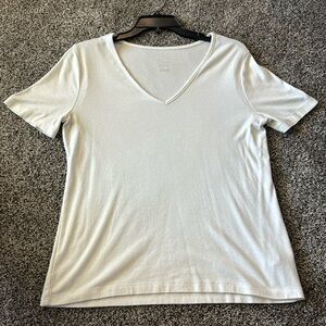 Women’s A New Day White V-Neck Shirt ( Size L )